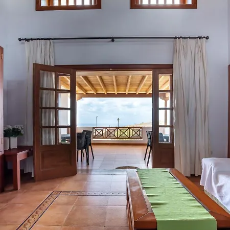 Enticing Holiday In Las Palmas With Jacuzzi تياس