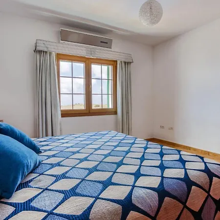 Enticing Holiday In Las Palmas With Jacuzzi Ferienhaus