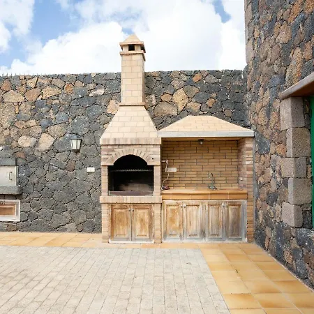 Ferienhaus Enticing Holiday In Las Palmas With Jacuzzi